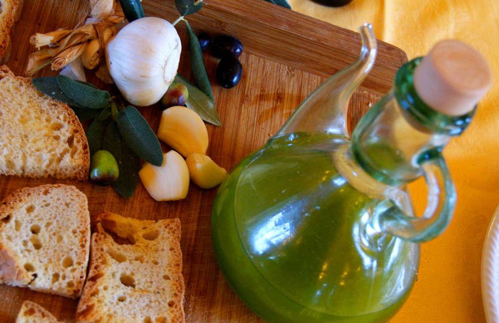 Olive oil and bruschetta