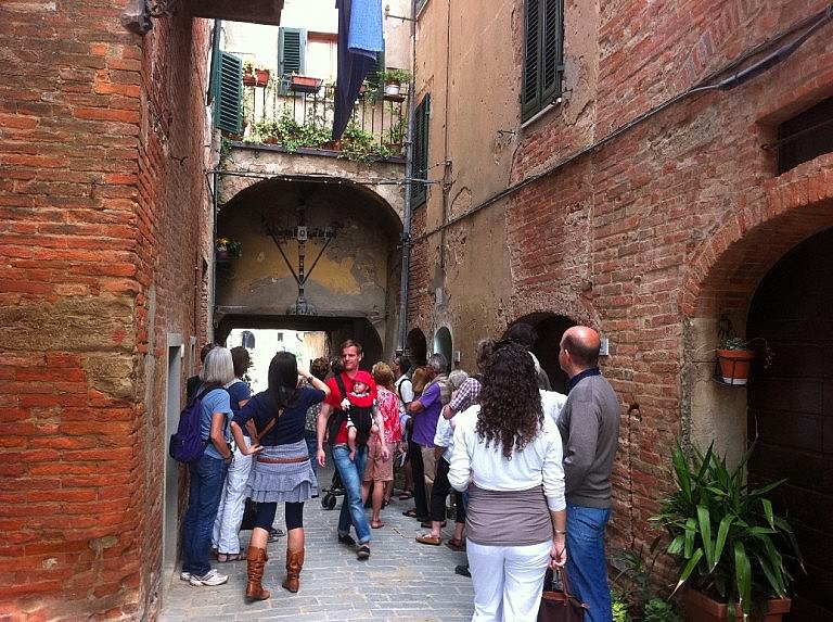 A stop at a symbolic place in Peccioli