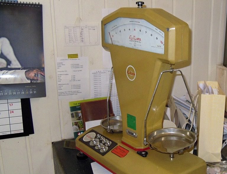 Scale for weighing gold and silver