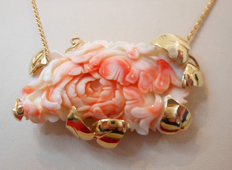 Refined gold jewels from Tuscany