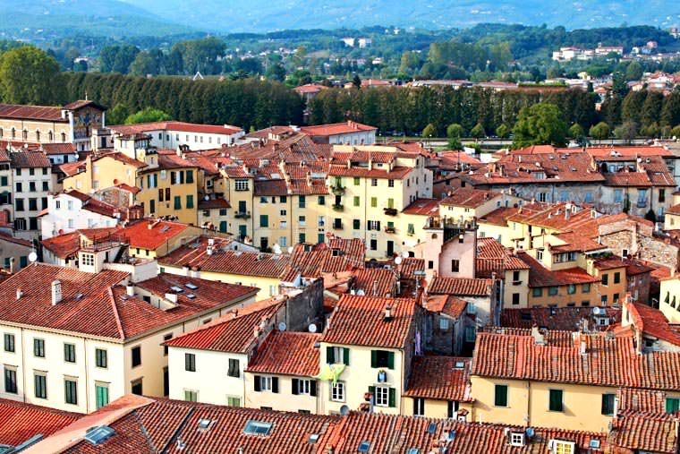 Panoramic view over Piazza Anfiteatro in Lucca