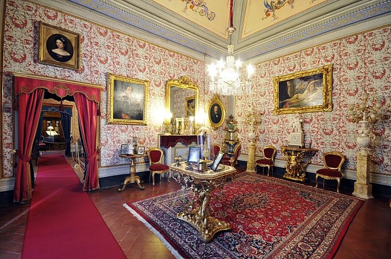 Sitting room at Palazzo Viti in Volterra