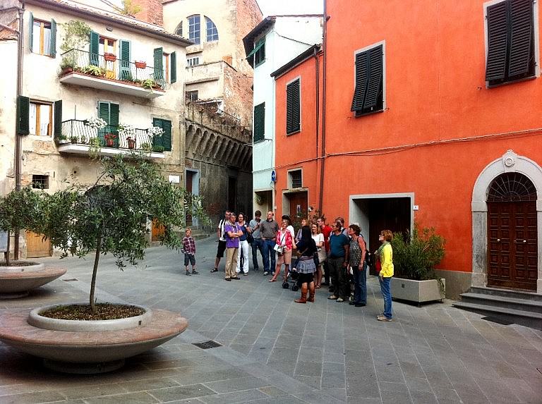Small group free guided tour of Peccioli