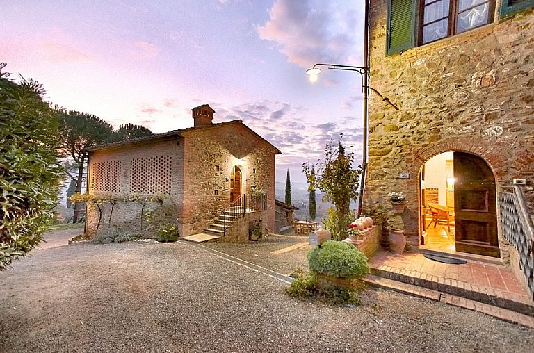 Country cottage at Tuscan winery for painting classes