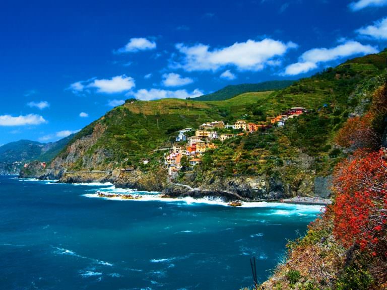 An overview of the Cinque Terre trekking trails
