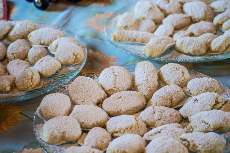 Ricciarelli almond cookies