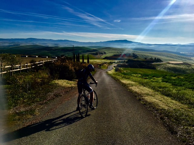 Alternative non-trafficated e-biking routes in the rural Tuscany