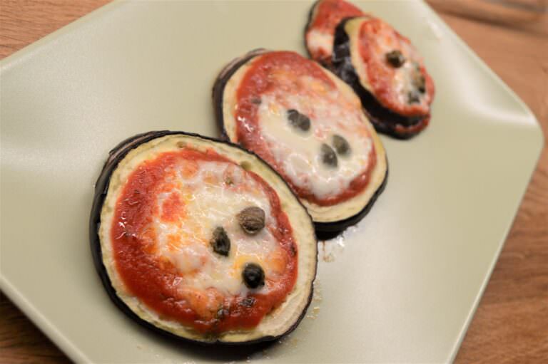 Vegetarian baked eggplants pizza-style