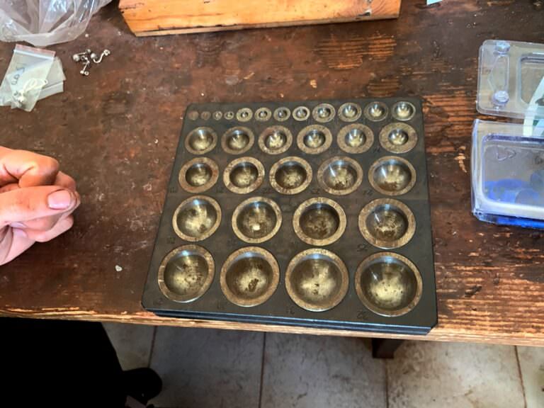 Different measures of molds to shaper metal spherical