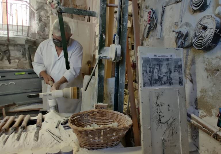 Visit to an alabaster workshop in town