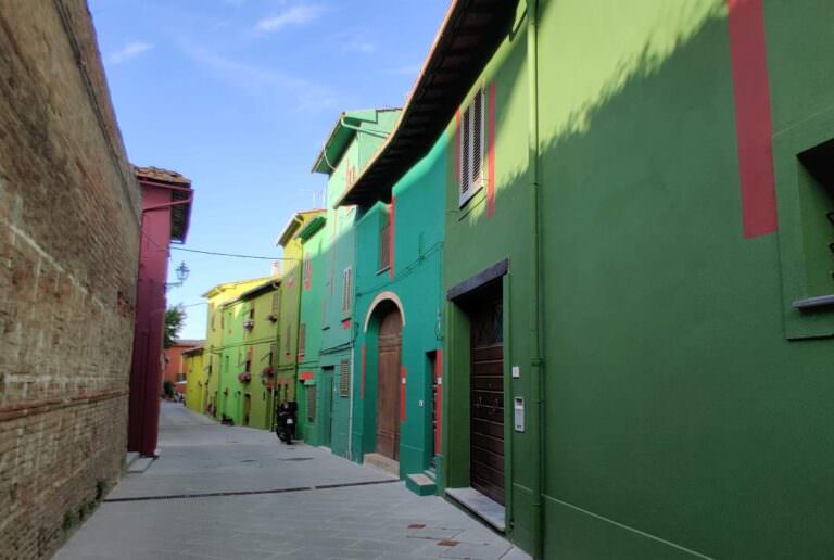 Guided visit to Ghizzano with our guide Moira