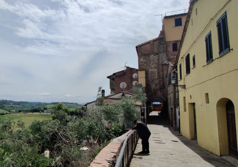 Guided visit to Peccioli with Arianna and Friends