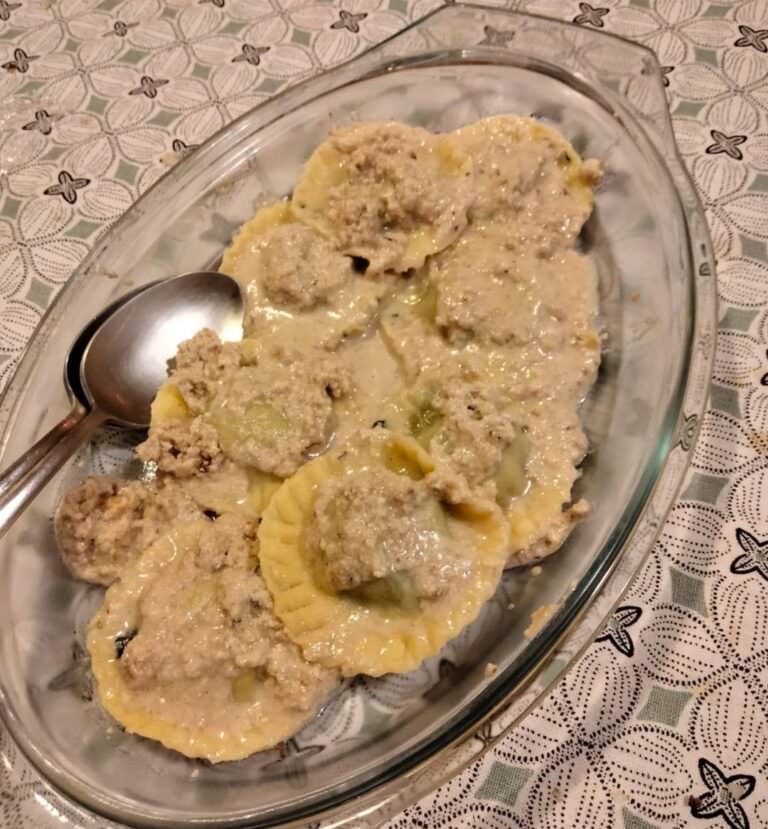 Stuffed ravioli with spinach and ricotta cheese