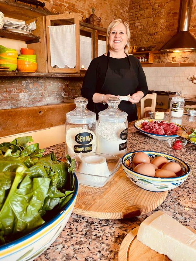 The table is ready to start the cooking class