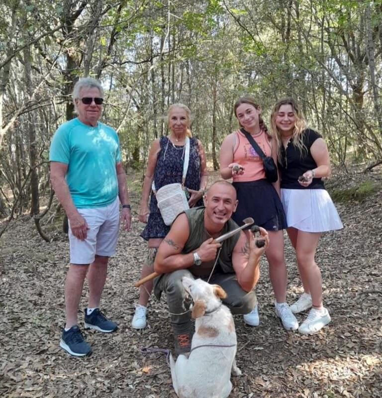 Arianna & Friends organizes private truffle tours
