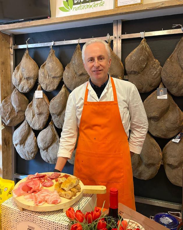 Salami and prosciutto toscano tasting in Lari