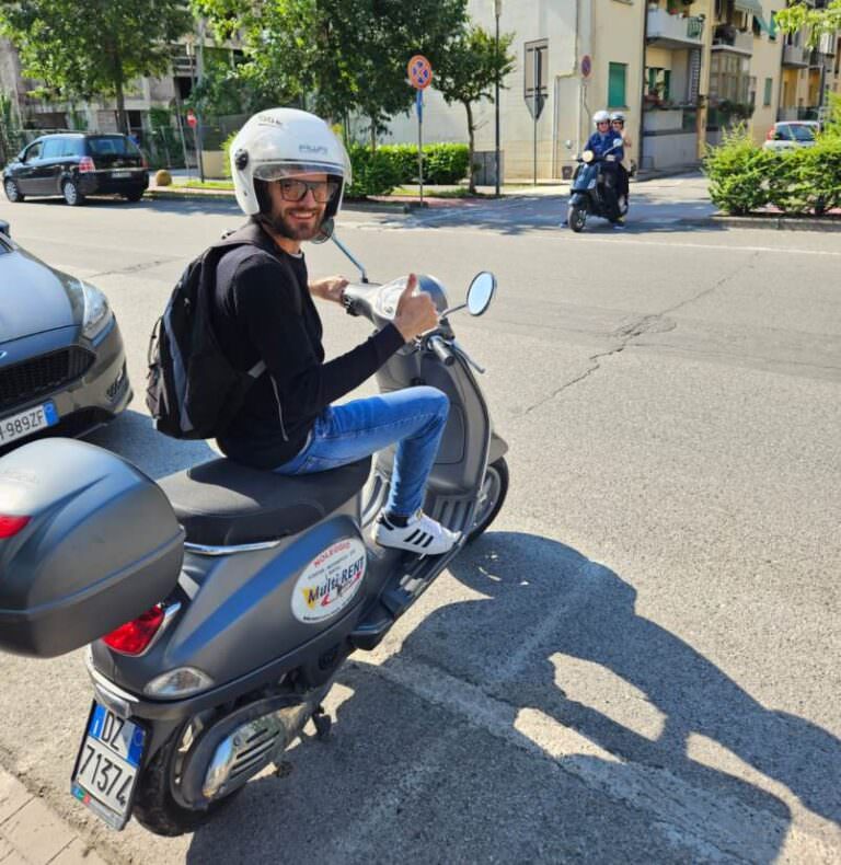 Vespa tour with visit to the Vespa museum in Pontedera