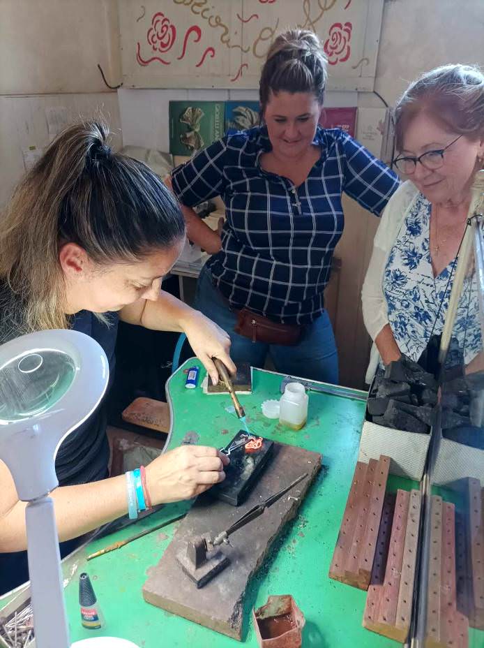 Tuscan jewellery experience at a little shop near Lajatico