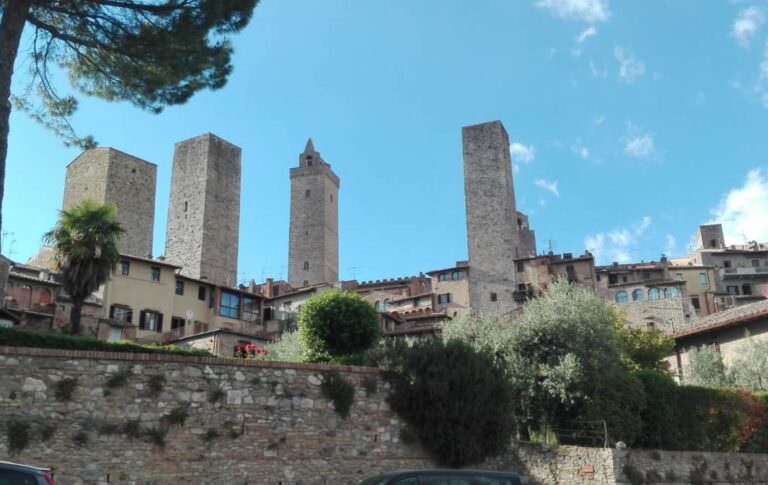Our guide Marga arranging the best tour to San Gimignano
