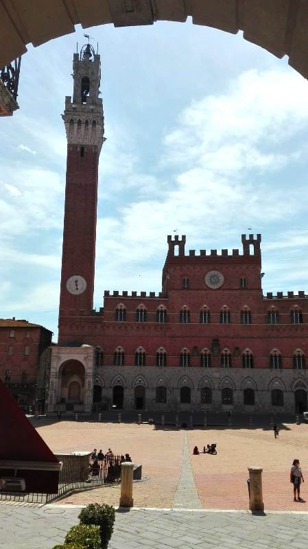 Guided tour of Siena with Arianna & Friends