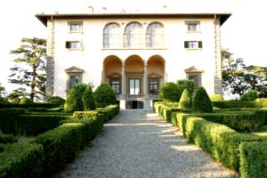 Guided visit to the main villa with Arianna & Friends