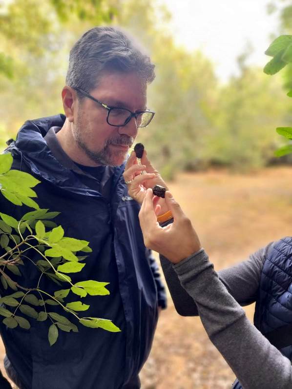 Arianna & Friends offers private truffle hunting experience in the wood near Volterra