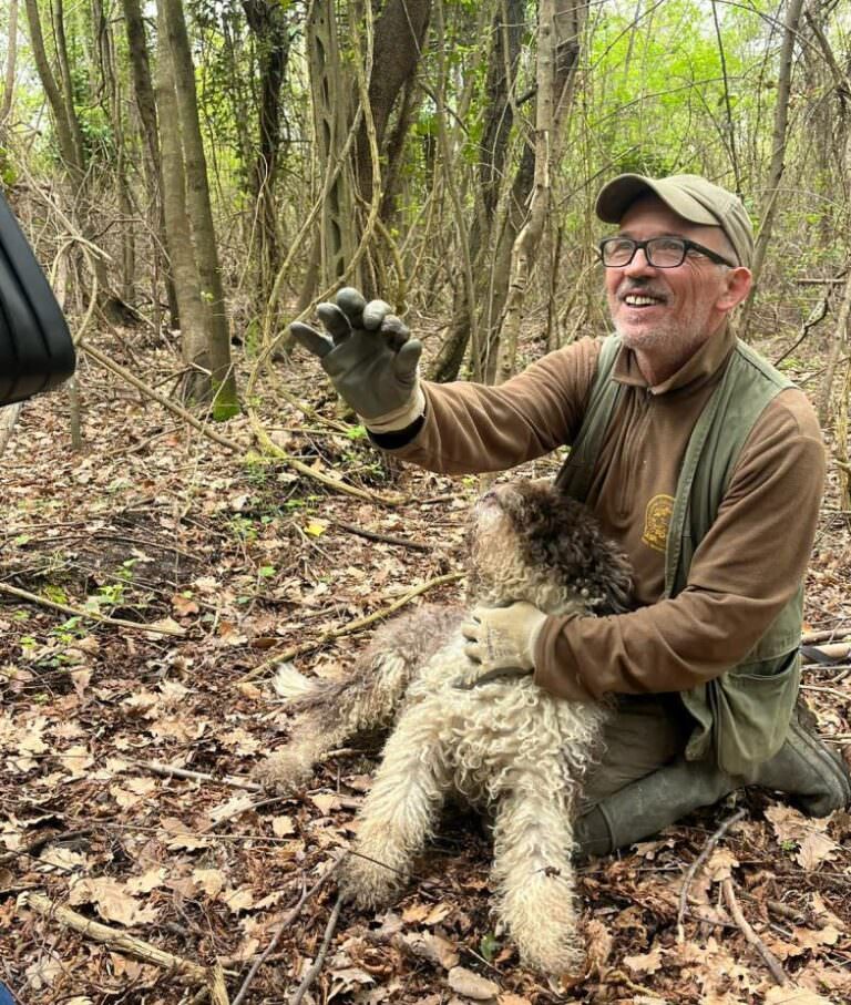 Truffle hunting experience in the Terre di Pisa area
