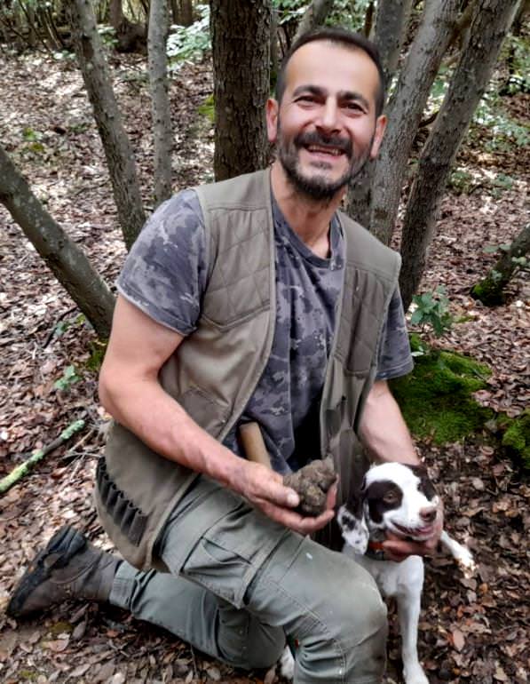 Truffle experience with Arianna & Friends in the wood around ghizzano