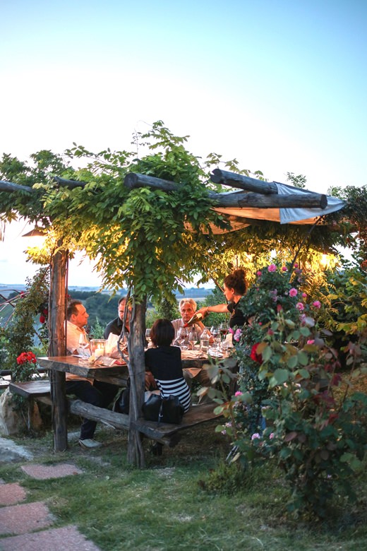 Wine and cheese tasting i tuscany