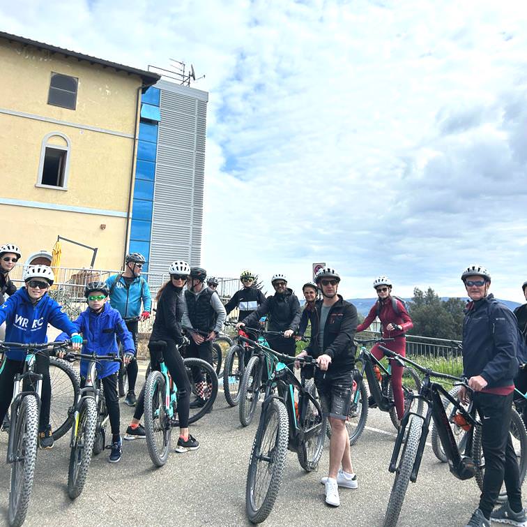 Guided e-bike tour in the village of Ghizzano