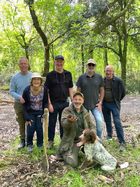 Truffle hunting experience in the wood
