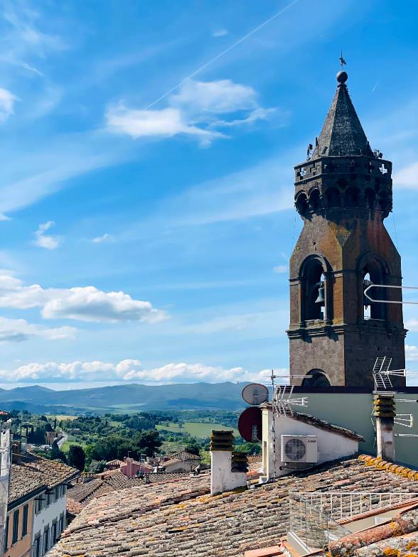 The visit to Peccioli with a stop to the church