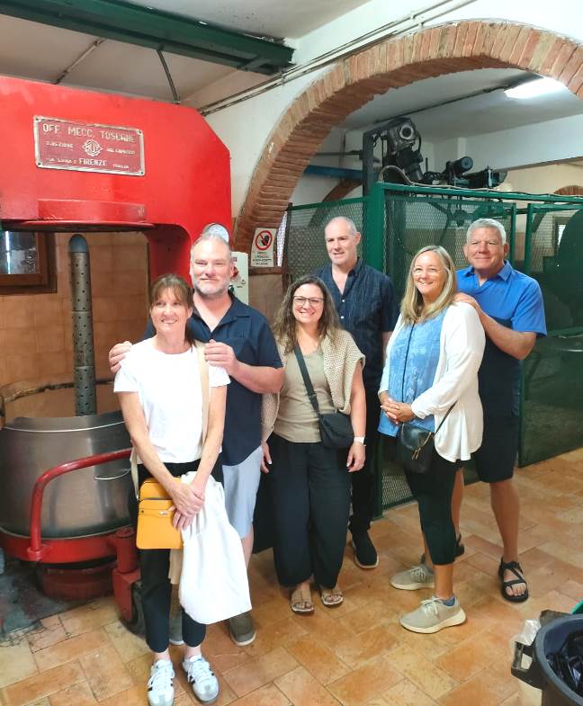 Guided visit to the olive mill nera Montopoli