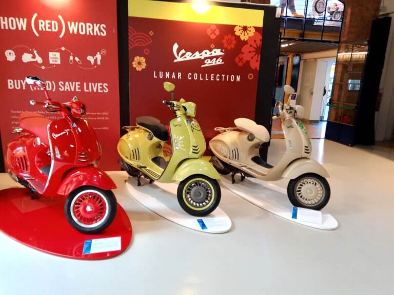 Guided visit to the vespa museum with Arianna & Friends