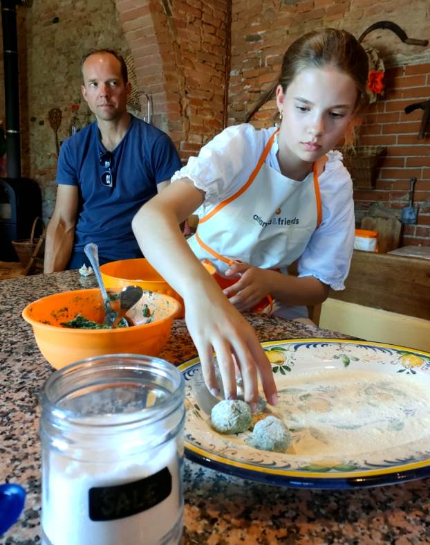 Gnocchi making experience at the cooking school in Montefoscoli