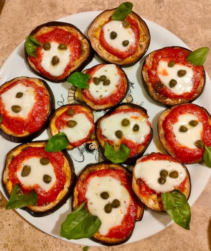 Appetizer eggplants pizza style