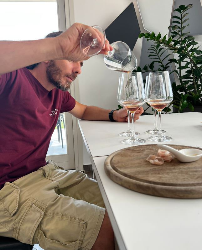 Wine tasting experience with a wine expert in Tuscany